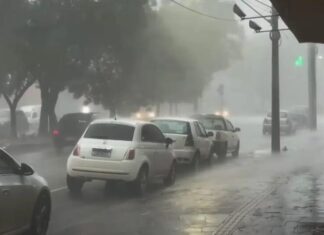 Ciclone causa danos em dez municípios gaúchos e 200 mil ficam sem luz