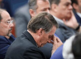 Defesa pede autorização para Bolsonaro deixar prisão e fazer cirurgia