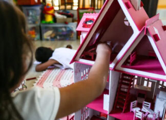 Crianças precisam de supervisão em casa para evitar acidente doméstico