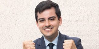 Dudu Camargo é o campeão de A Fazenda 17, com 75,88% dos votos