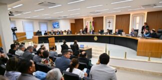 TCE-AM inicia julgamento das contas da Prefeitura de Manaus de 2024 e adia análise após pedido de vistas