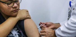 Jovens de 15 a 19 anos podem se vacinar contra HPV até junho de 2026