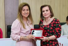 Presidente do TCE-AM recebe Prêmio “Mãos que Amparam” concedido pelo TJAM