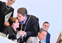 Yara Amazônia Lins recebe homenagem pelos 50 anos de carreira durante posse no TCE-AM