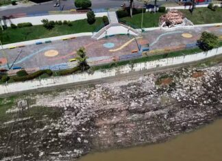 Parte da orla de Itacoatiara é interditada por riscos de novos desabamentos