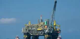 Petrobras reduz preço da gasolina em 5,2% a partir desta terça