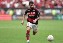 Flamengo vence Botafogo por 2 a 1 e avança à semifinal do Carioca