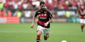Flamengo vence Botafogo por 2 a 1 e avança à semifinal do Carioca
