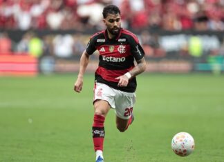 Flamengo vence Botafogo por 2 a 1 e avança à semifinal do Carioca