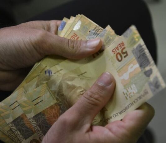 Governo envia alertas sobre imposto de renda pelo Gov.br e WhatsApp