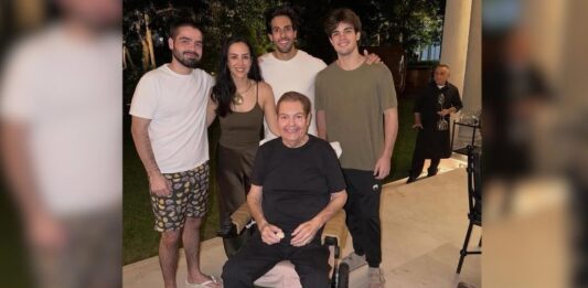 Faustão faz rara aparição em cadeira de rodas no aniversário da filha