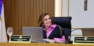 Evento no TCE-AM celebra protagonismo feminino com entrega de medalha de honra no dia 16 de abril