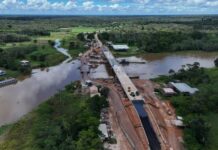 Ponte Autaz Mirim é concretada e começa a receber asfalto na BR-319