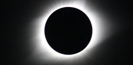 Eclipse solar atingirá algumas regiões do planeta; no Brasil, será parcial