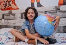 Menino de 12 anos inicia faculdade após conquistar nota máxima em vestibular