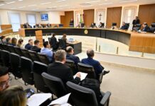 TCE-AM mantém multa a ex-prefeito de Urucurituba e nega novo recurso sobre contratação irregular de professores