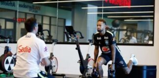 Neymar evolui na recuperação, mas ainda não tem data para voltar aos treinos