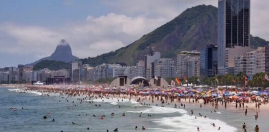 Marinha emite alerta de ressaca no Rio de Janeiro com ondas de 2,5 metros