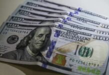 Dólar cai para R$ 5,07, menor cotação em um mês