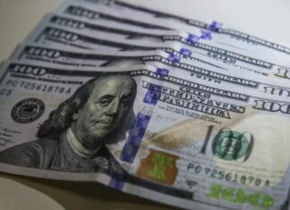 Dólar cai para R$ 5,07, menor cotação em um mês