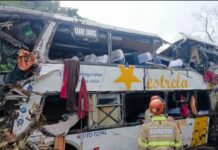 Tombamento de ônibus deixa nove mortos no Rio de Janeiro