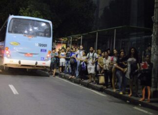 Proposta permite que usuários escolham onde descer do transporte público à noite