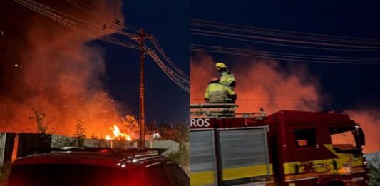 Incêndio em área de recicláveis segue no Distrito 2; bombeiros atendem ocorrência