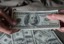 Dólar dispara 8,21% e Bolsa despenca 13,88% após reeleição de Lula