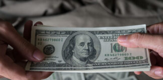 Dólar dispara 8,21% e Bolsa despenca 13,88% após reeleição de Lula