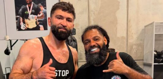 Ex-campeão do UFC vence câncer e ganha título mundial; conheça atleta